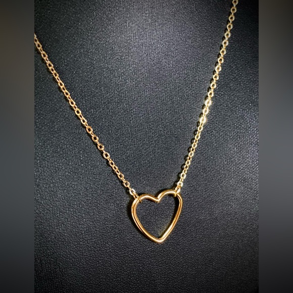 🎉Host Pick🎉 14k Gold Plated Dainty Heart Necklace - Picture 2 of 15